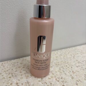Clinique Moisture Surge Hydrating Spray in Pink